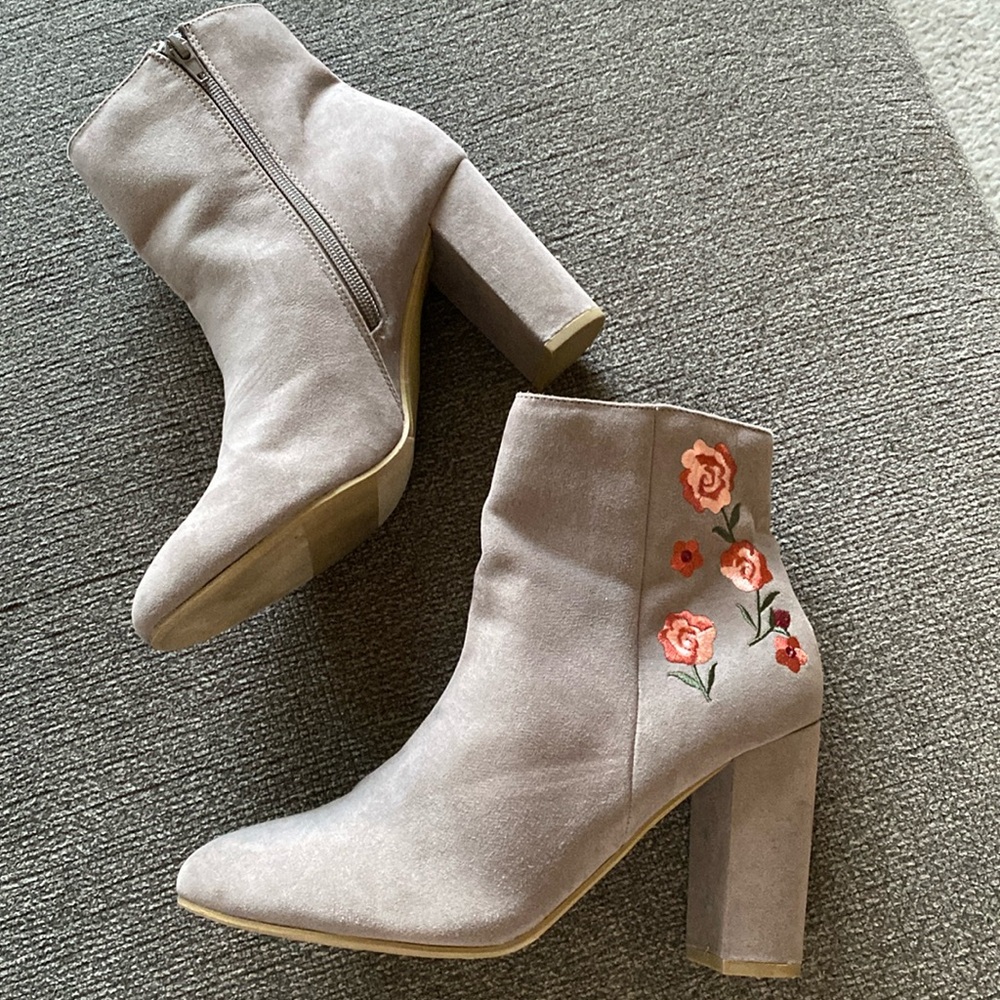 Report Macy’s Suede Embroidered Suede Heel Ankle Bootie Boot Zara 10 NWOT - Picture 3 of 15